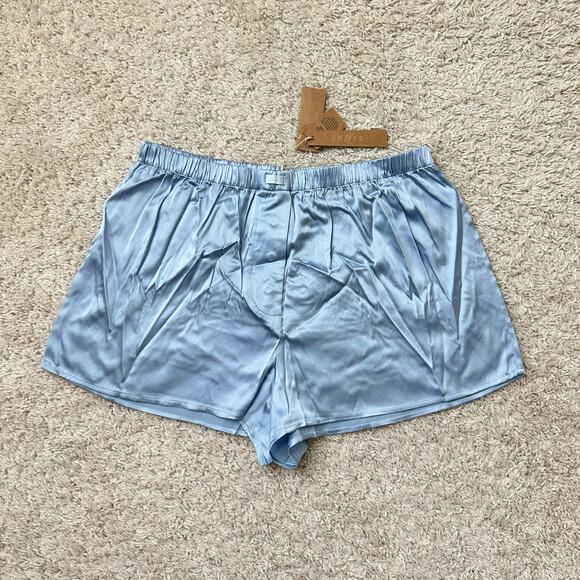 NWT SKIMS SILK BOXERS IN GLACIER SIZE SMALL - Picture 4 of 7